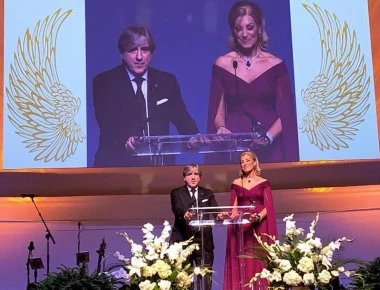 Το ιλιγγιώδες ποσό των 3,5 εκ. δολαρίων θα διαθέσει η Ε.Μπούση για την αντιμετώπιση του καρκίνου!